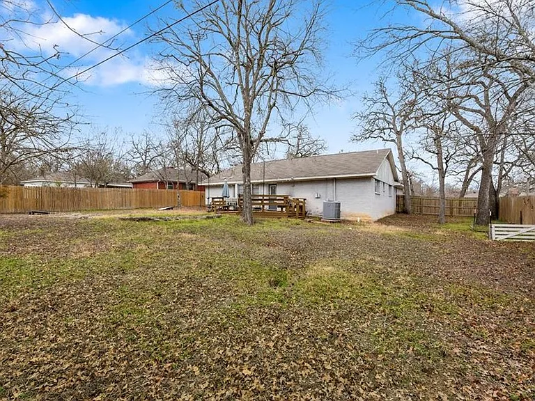 1402 Dominik Dr — Photo 18
