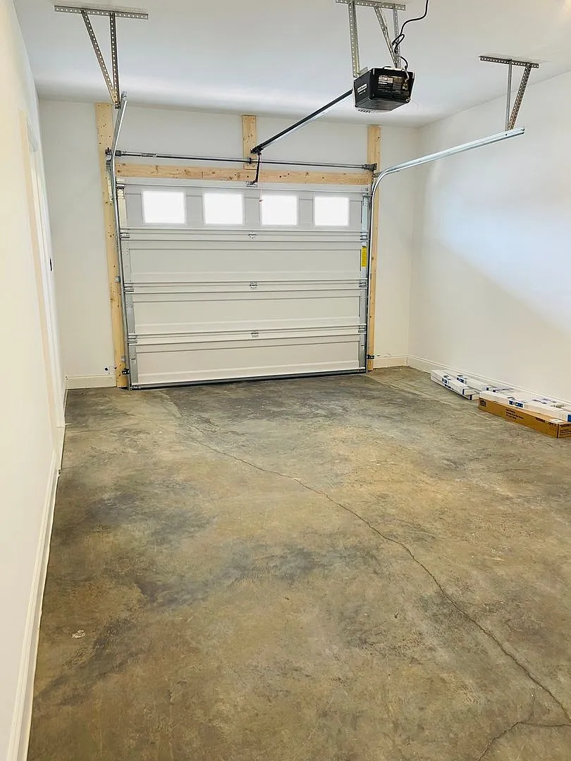 Like New Townhouse for Rent — Photo 3