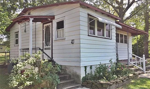 2 bed, 1.5 bath, $975 — Photo 1