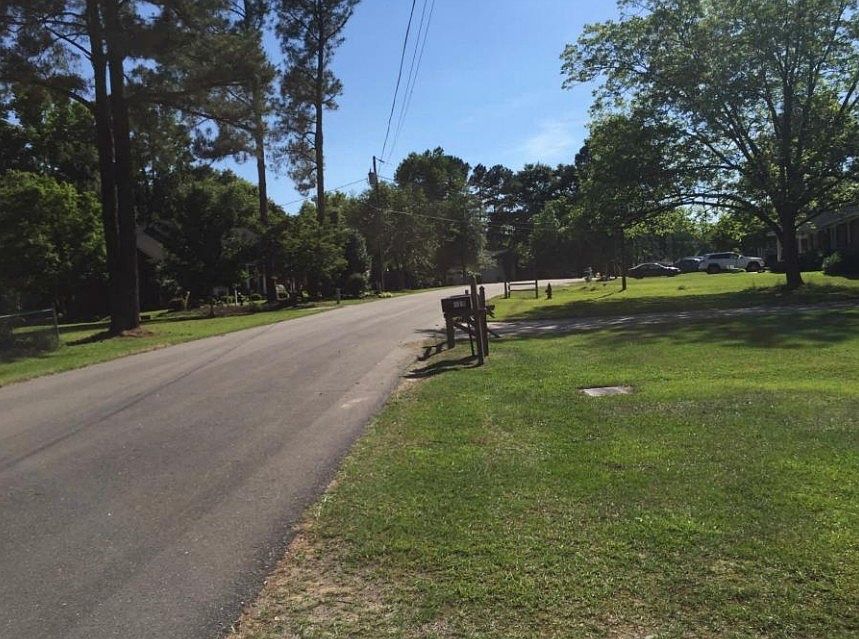 2nd image of 411 Pine Dr
