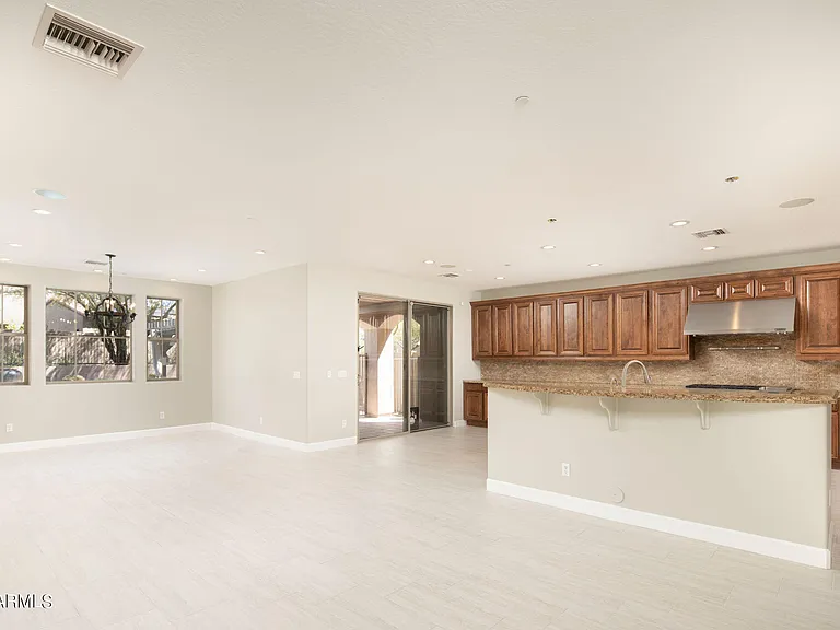 9818 E Edgestone Dr — Photo 4