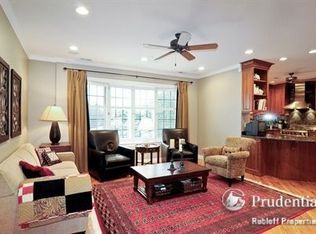 7366 Lake St APT B, River Forest, IL