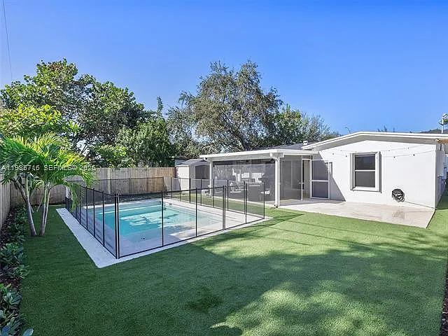 340 NW 45th St — Photo 4