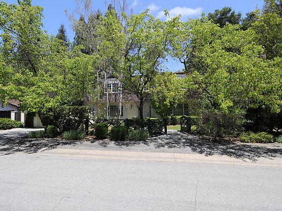 3rd image of 1130 Hidden Oaks Dr