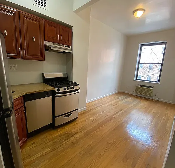 234 E 32nd St #3A — Photo 2