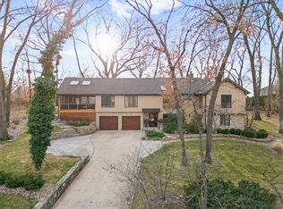 450 Hillcrest Rd E, Shawnee, KS 66217