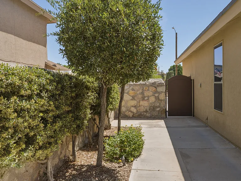 1337 Fito Hernandez St — Photo 30