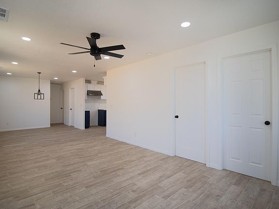 5th image of 332 W Frazier Street