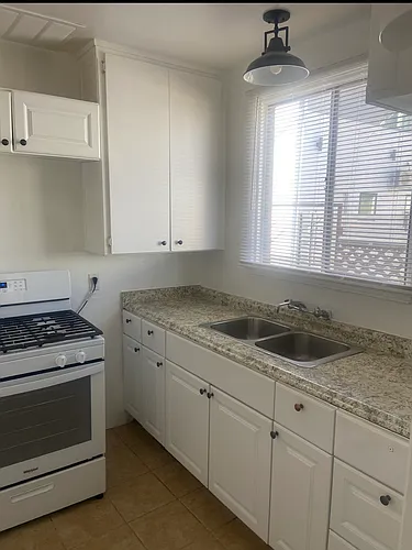 322 E Cedar Ave Photo 1
