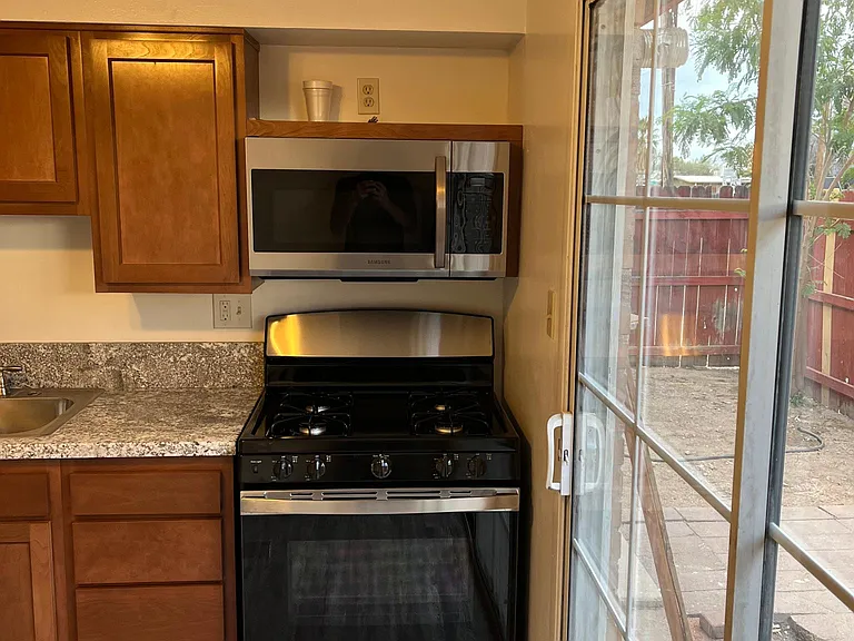 205 E Glenn St — Photo 9