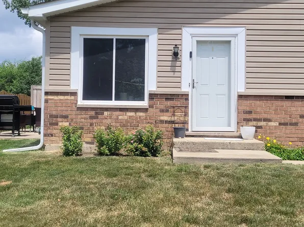 1974 N Jamestown Dr, Palatine, IL 60074