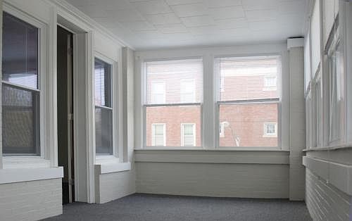5th image of 128 S Austin Blvd APT 2