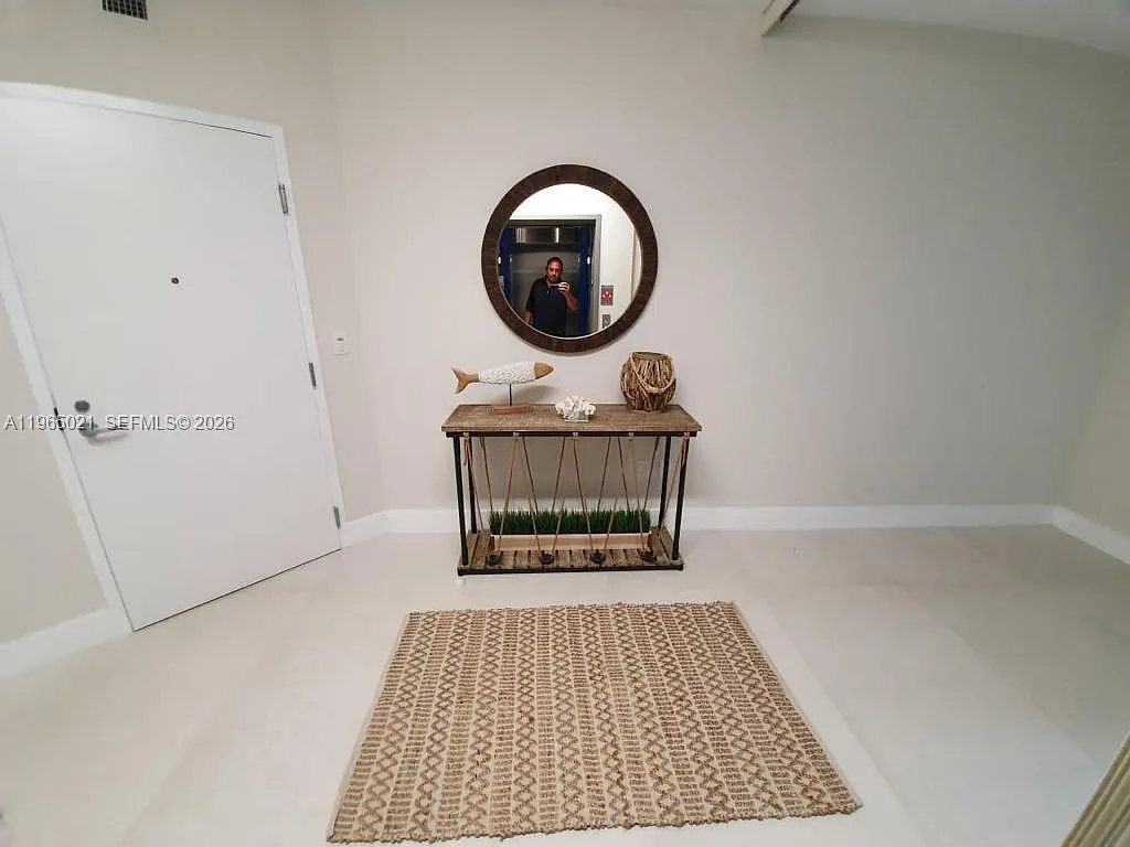 The Harbour North Condo — Photo 2
