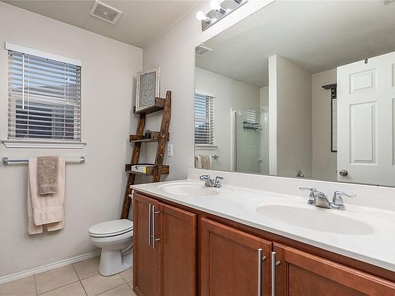 5th image of 130 Abelia Dr