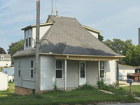 3rd image of 203 Brown St