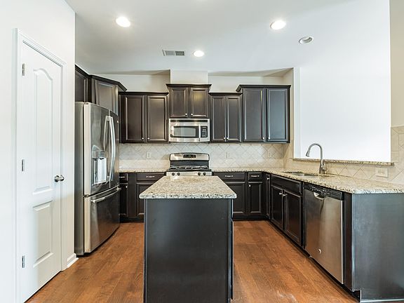 3rd image of 19032 Lake Breeze Dr