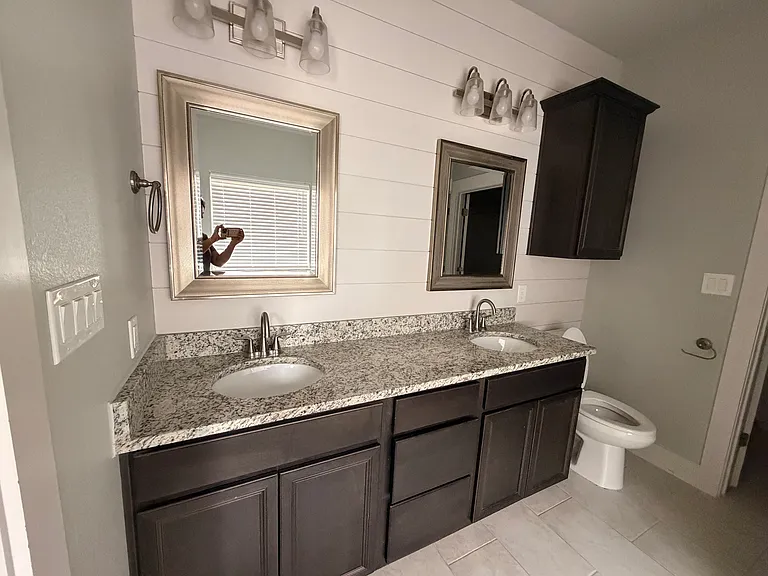 1202 Delmar Dr — Photo 15