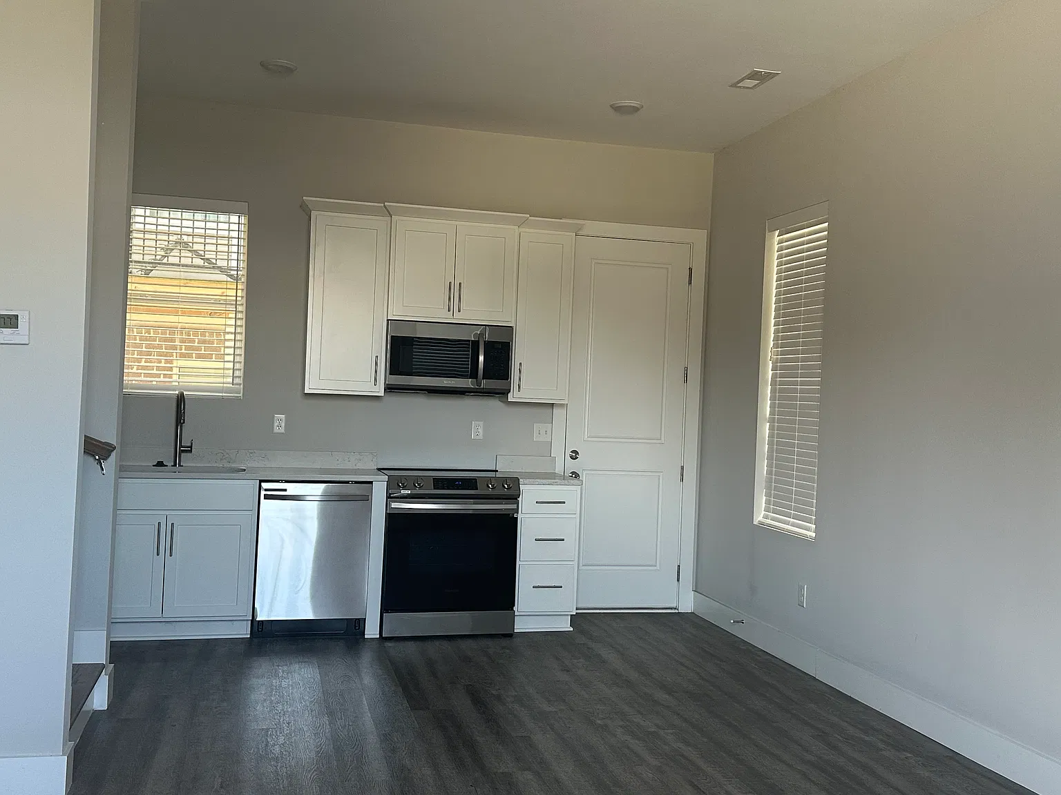 2 bed, 1.5 bath, 1166 sqft, $1,750 — Photo 2