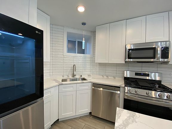2nd image of 3145 N Ridgeway Ave #G