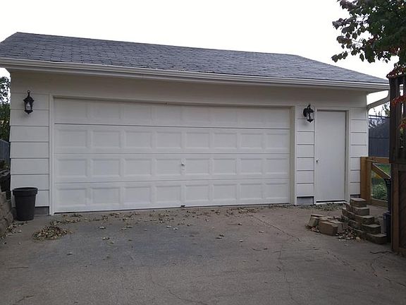 2nd image of 105 W Laura Ln