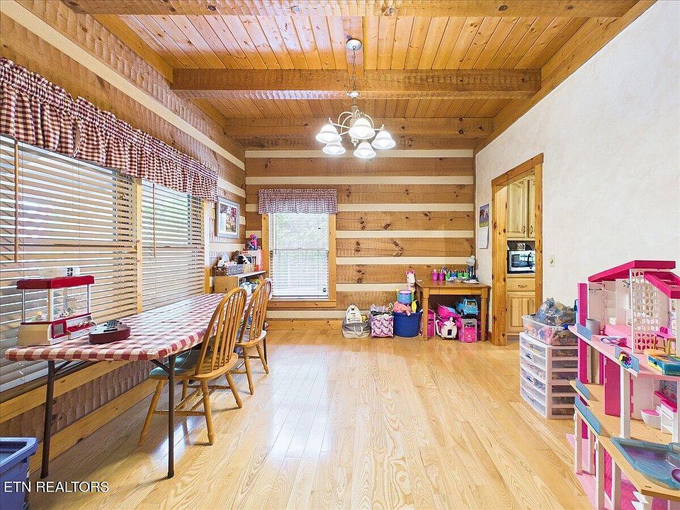 16th image of 1457 Smithfield Rd