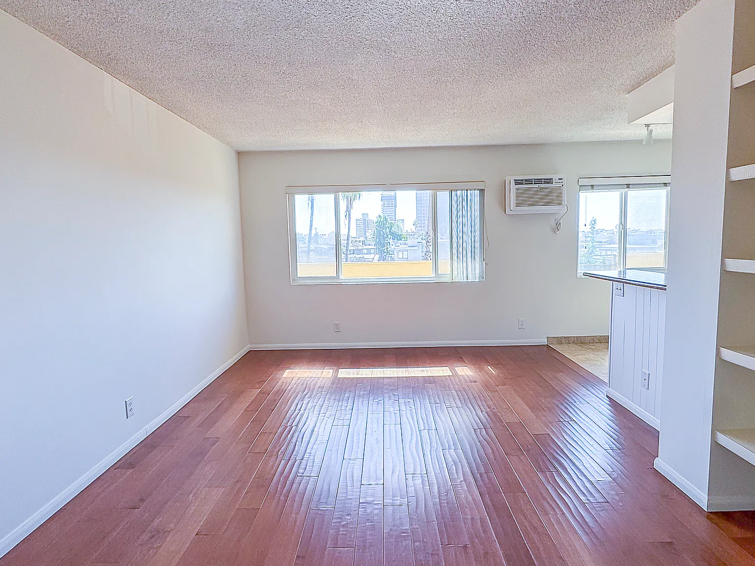 1 bed, 925 sqft, $2,495 — Photo 4