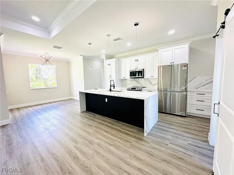 771 Gaylord Ave S — Photo 10