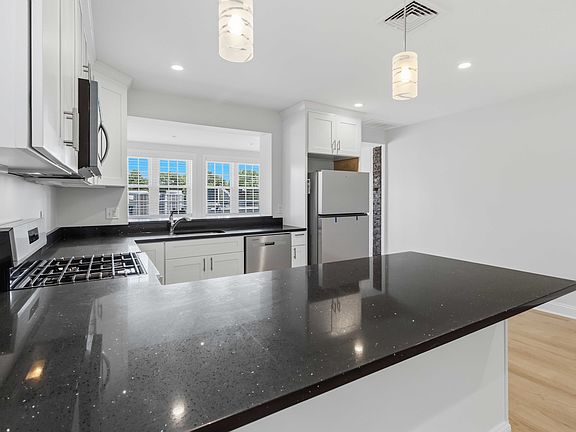 3rd image of 40 Main St Suite 2