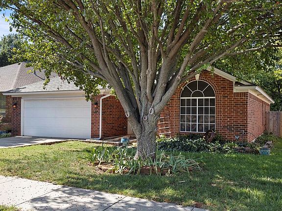 3rd image of 116 Mountain Oaks Dr