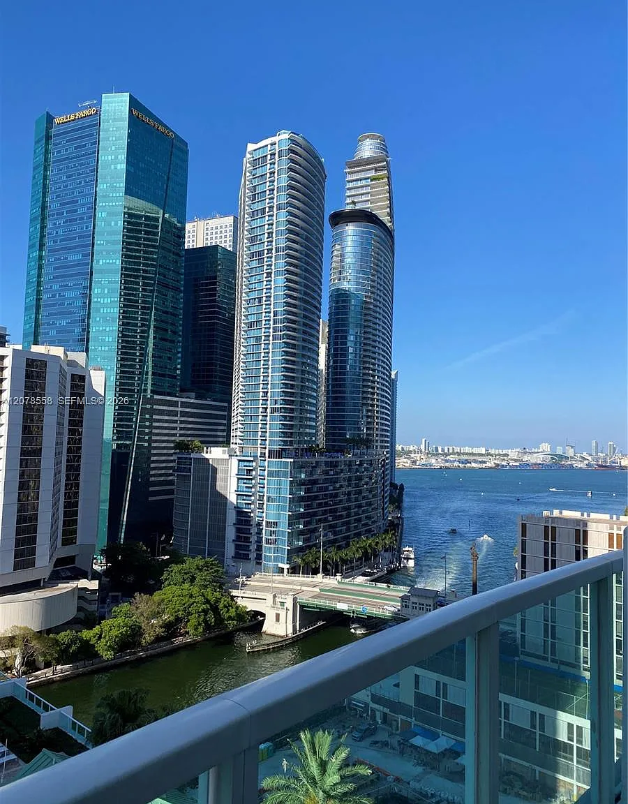Brickell On The River S T — Photo 1