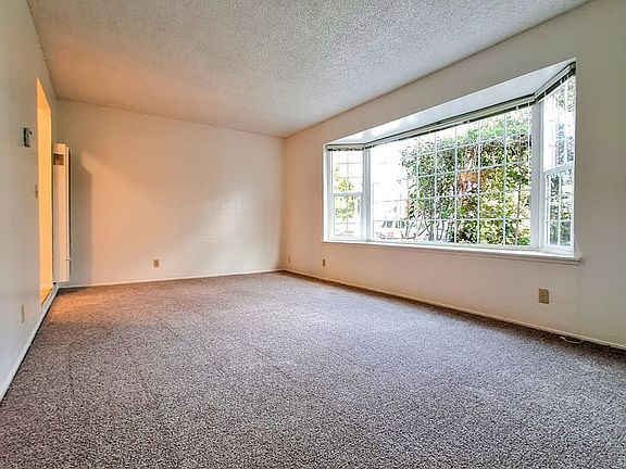 3rd image of 3682 Bridgeport Ct APT 1