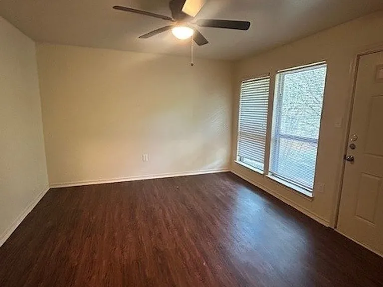 2800-2912 Stewart Dr — Photo 22