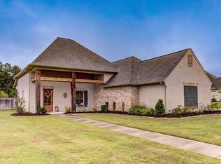 113 Freeland Ln, Clinton, MS 39056