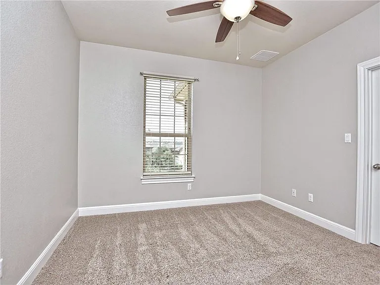 2208 Legend Hill Dr — Photo 22