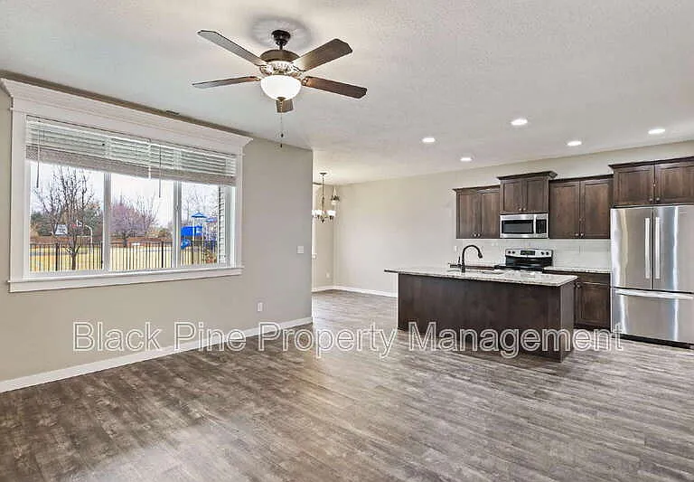 1873 N Justin Ave — Photo 8