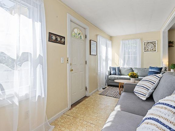 5th image of 2 Fairhaven Avenue