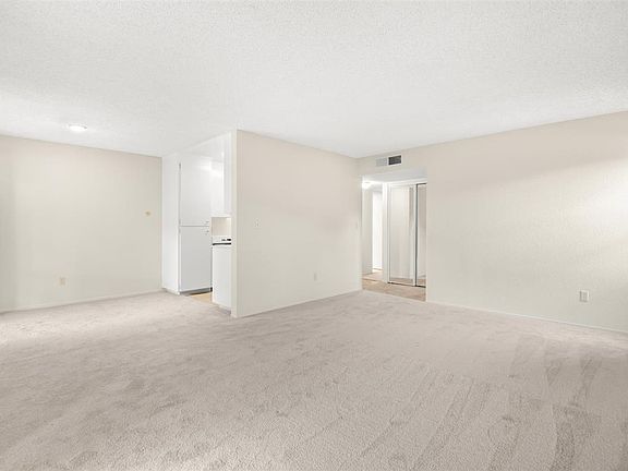 5th image of 277 Tradewinds Dr APT 11