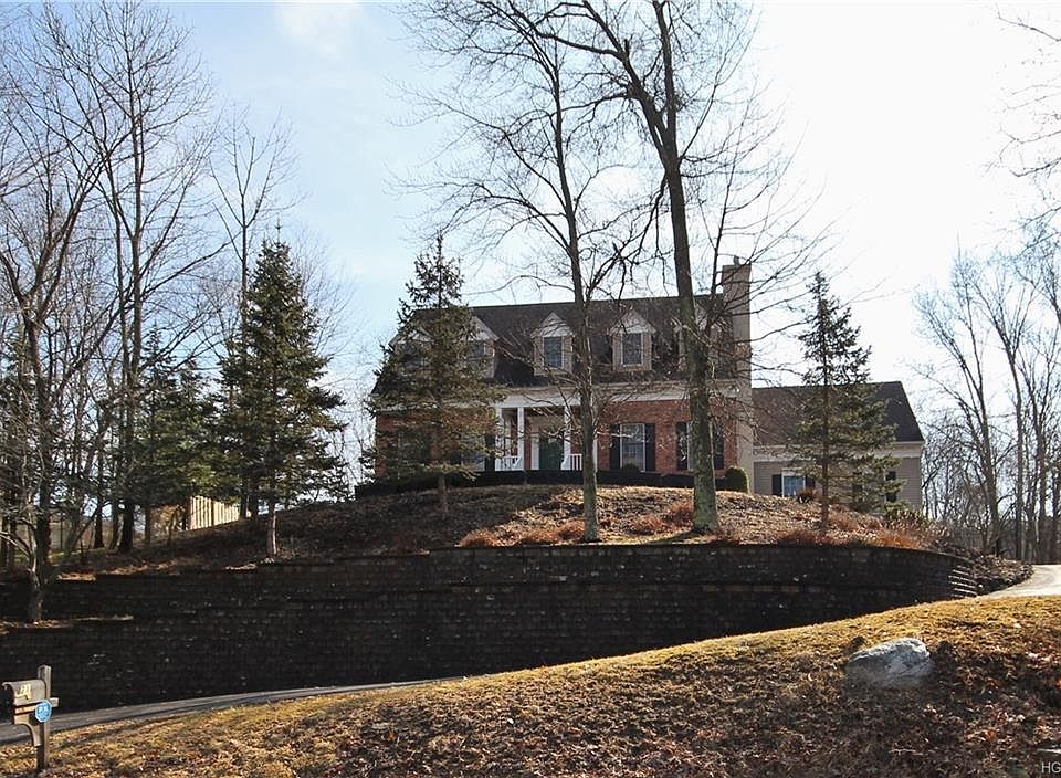 1st image of 21 Old Minisink Trl