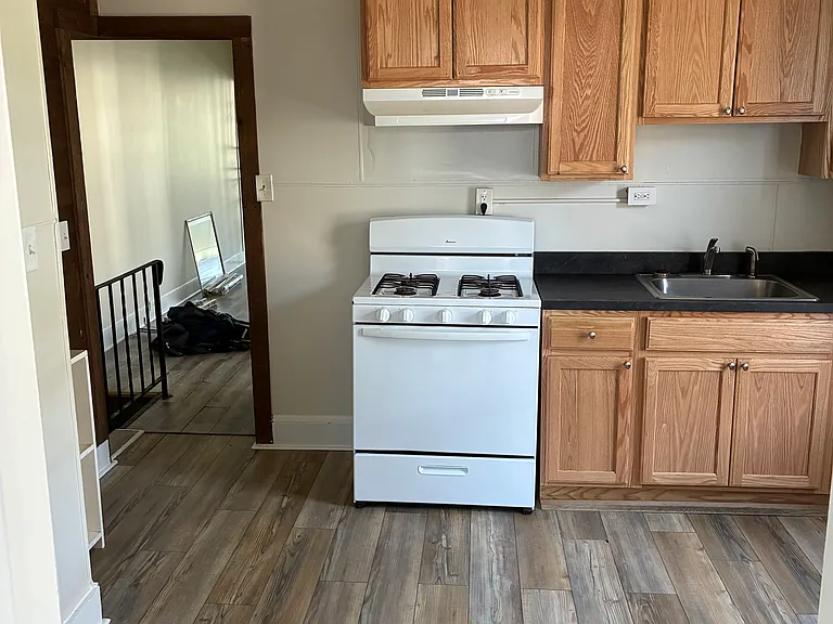 309 W 4th St #2 — Photo 3