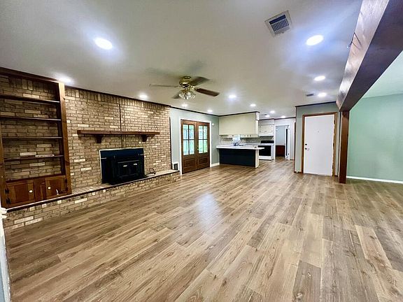 5th image of 1110 Valley Dr