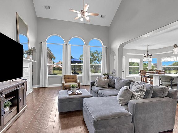 3rd image of 3002 E Lake Falls Cir
