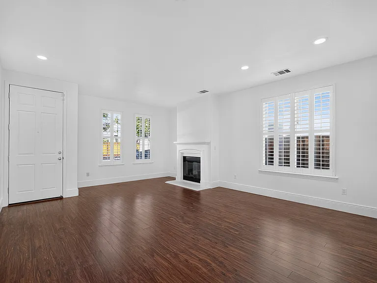 1901 Bright Willow Cir — Photo 2