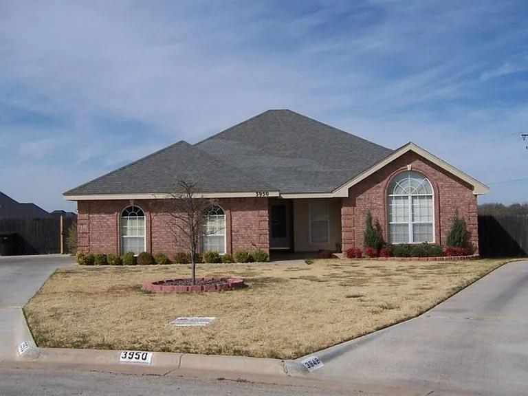 3950 Ridgway Rd — Photo 1
