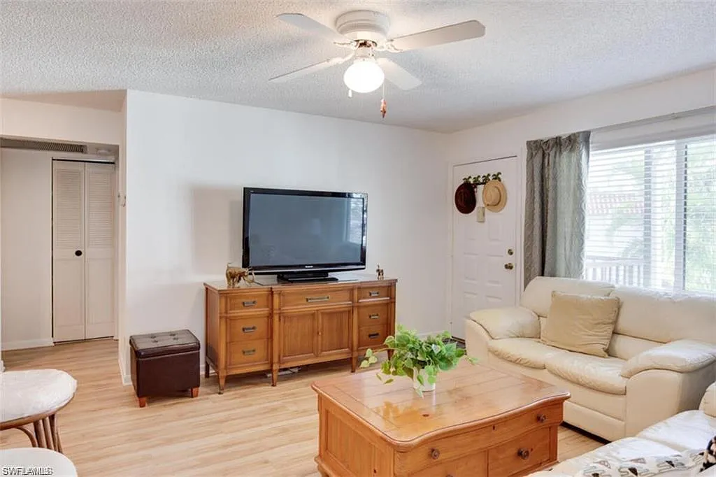 2 bed, 2.0 bath, 735 sqft, $1,400 — Photo 2