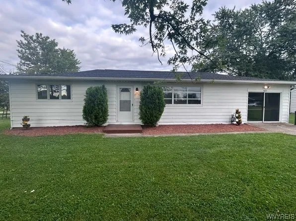 5825 N Kline Rd, Lewiston, NY 14092