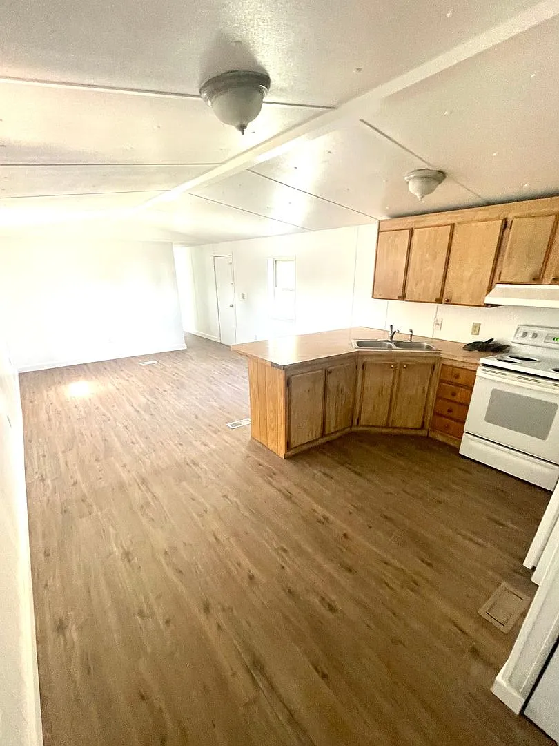 Newly Renovated 3 Bed/2 Bath Mobile Home for Rent Idaho Falls, Idaho — Photo 2