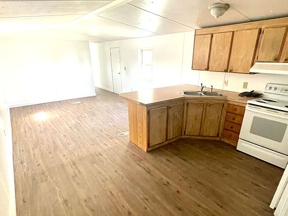 2nd image of 765 N Eve Dr