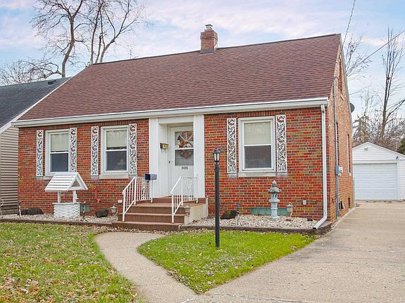 3rd image of 2420 W Ayres Ave