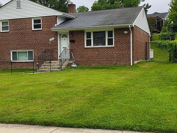 3rd image of 12207 Hunters Ln