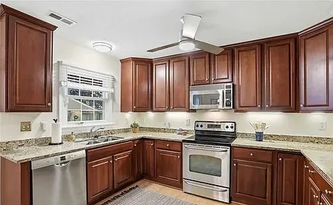 299 Robinson St — Photo 3